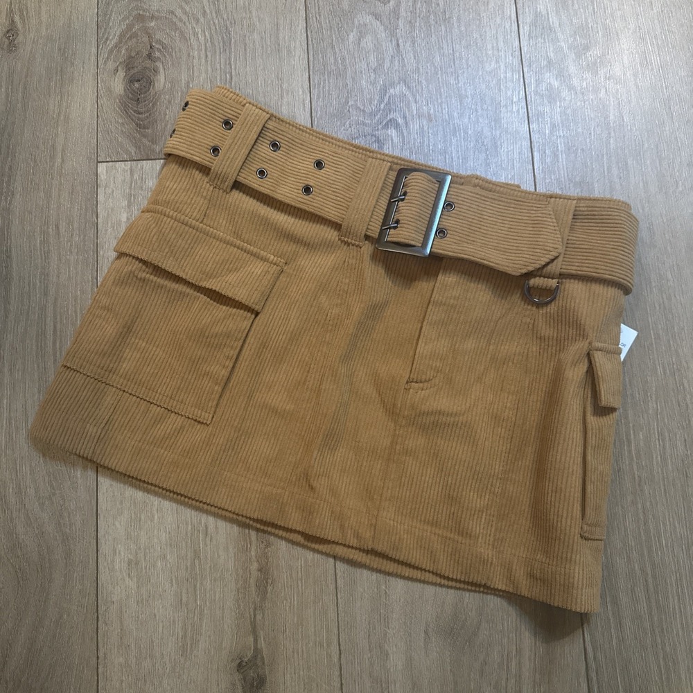 Love Tree Junior's Corduroy Belted Mini Skirt Camel Size Medium NEW‎